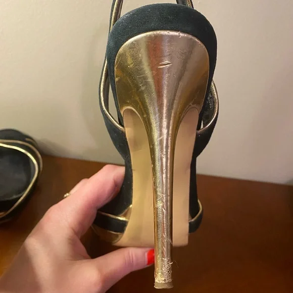Black And Gold BCBG Sling Back Heels size 9.5 - Picture 7 of 7